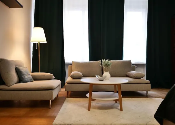Stylish 3Bd Riverfront Apartment