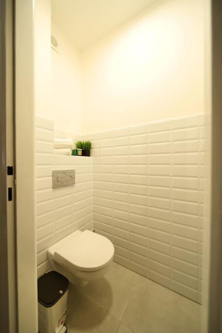 Stylish 3bd Riverfront Apartment *