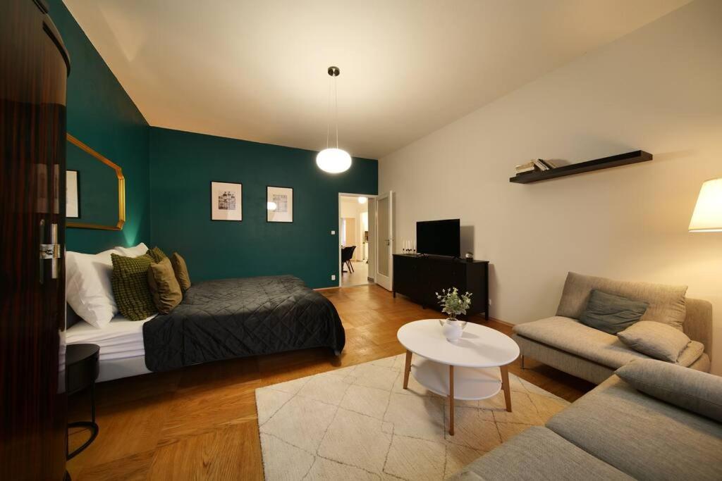 Stylish 3bd Riverfront *