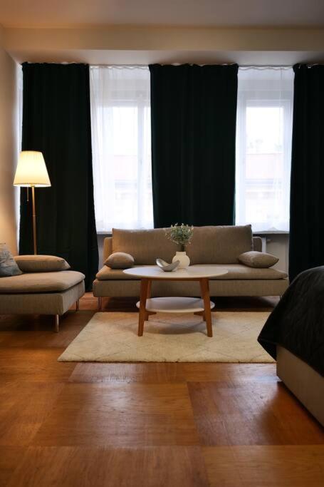Stylish 3bd Riverfront Apartment *