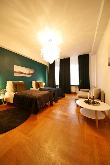 Stylish 3bd Riverfront