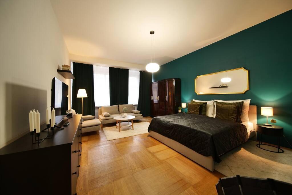 Stylish 3bd Riverfront