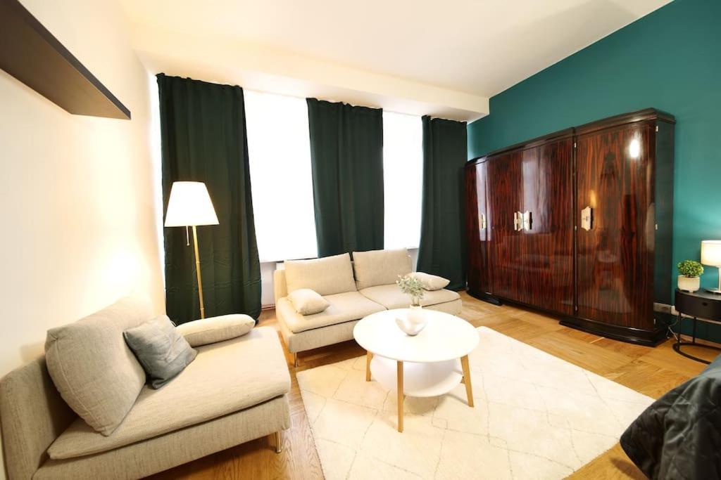 Stylish 3bd Riverfront * Prague