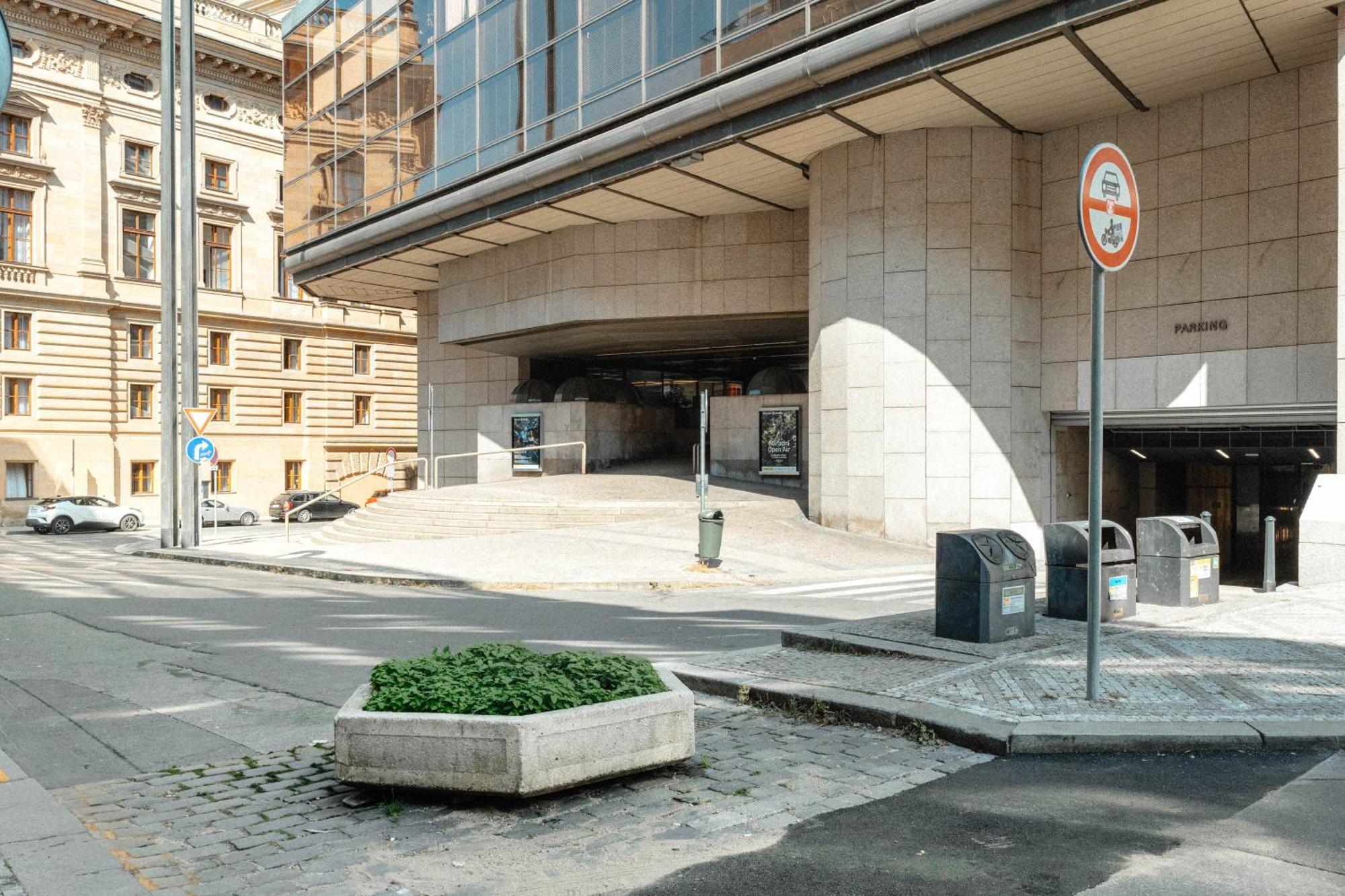 Stylish 3bd Riverfront * Prague